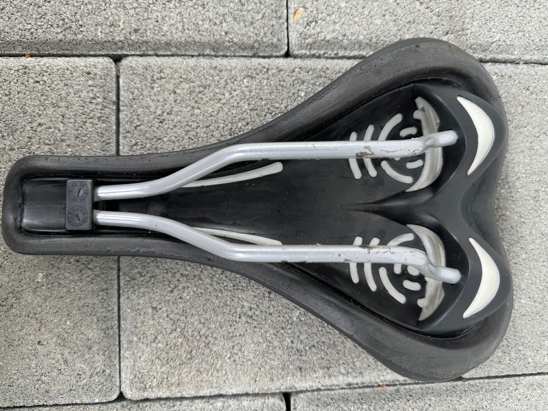 Ersatzteile: Selle de vélo Sportourer – Gebraucht aus St-Gingolph von GoldenKeys 4