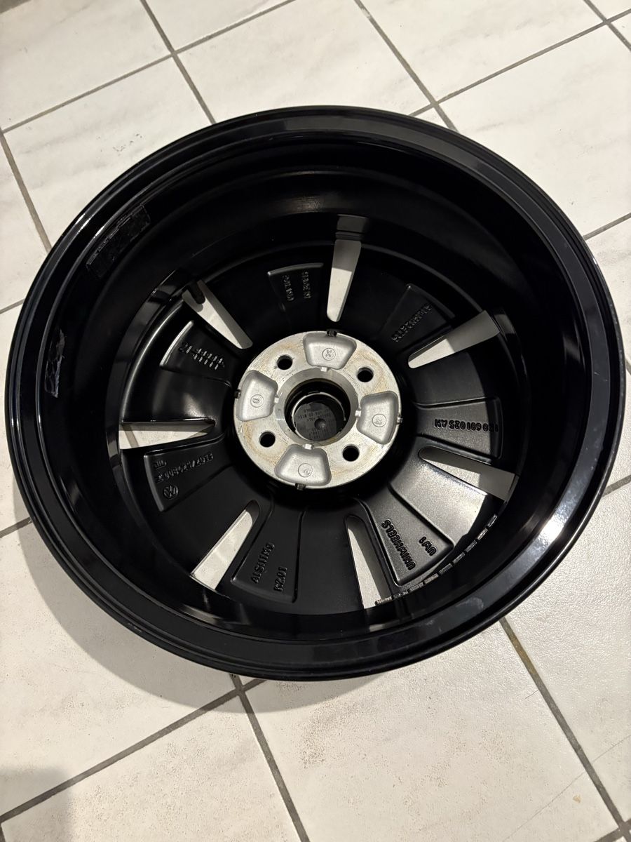 Volkswagen Jantes: VW UP Alufelgen  – D'occasion à Hinterforst par Chrigel1234 3