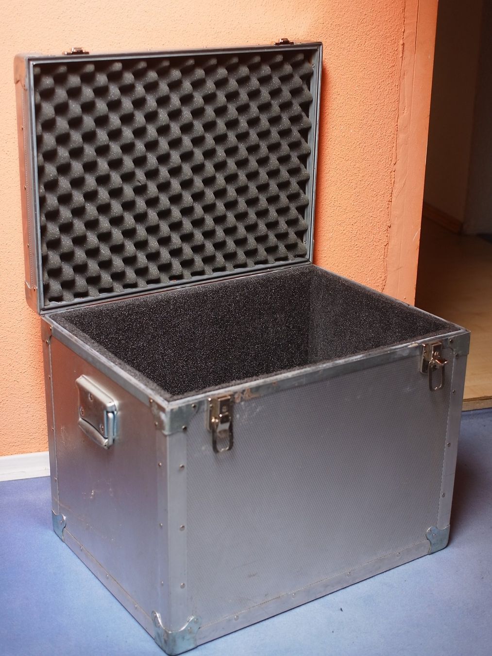 Casse di trasporto: Robuste Alu Kiste 53x38x41cm Flightcase Equipment – Usato da Zürich venduto da dnk_nrd8