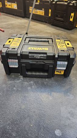 DEWALT TSTAK ll Werkzeugkoffer leer 