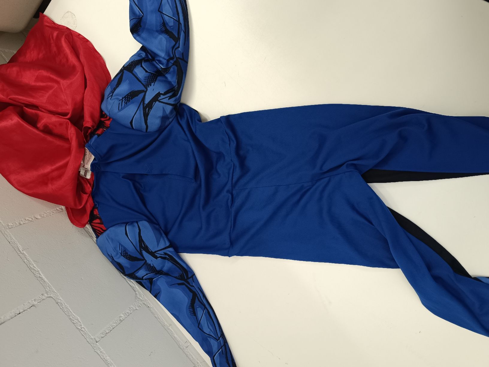 Costumi: Superman Kostüm Gr. 122/128 – Usato da Ehrendingen venduto da Cheronimo2 1