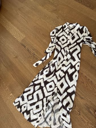 Langes Kleid Banana Republic gemustert Grösse M