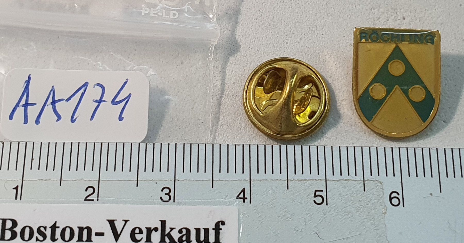 Placchette & Badge: AA174 - Pin Gemeindewappen RÖCHLING – Usato da Reinach BL venduto da Boston-Verkauf 1