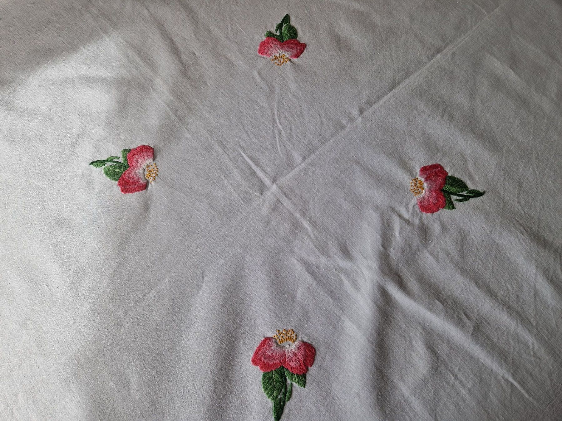 Altra biancheria da tavola: Tischdecke Handarbeit, Wildrose, 123x140cm – Usato da Bern venduto da Antikbatik 9