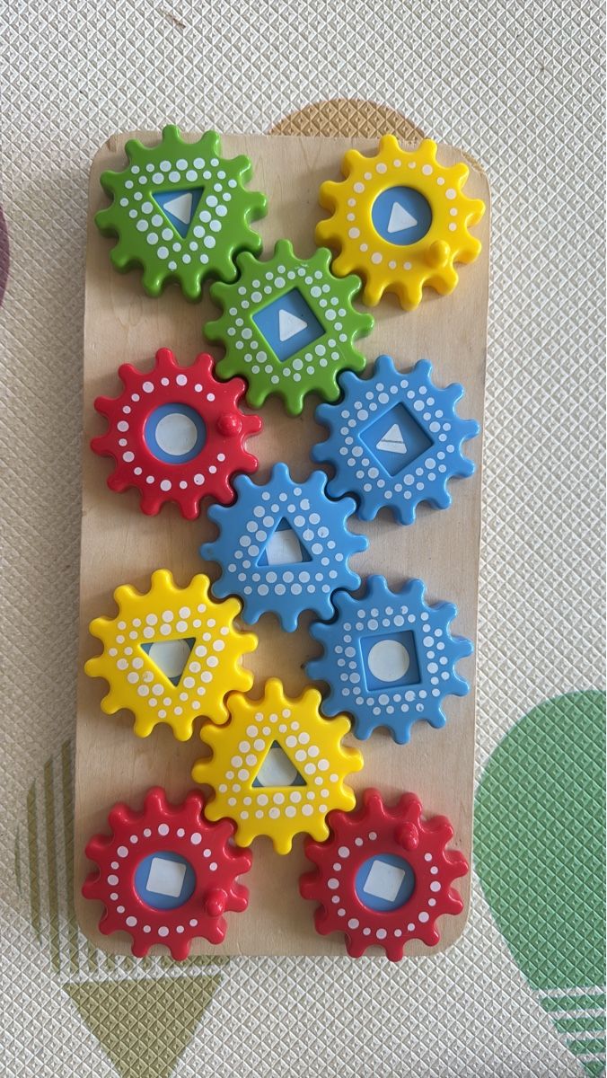 Puzzle: Bright interlocking gear puzzle pieces, great for toddlers – Usato da Zug venduto da axx3l