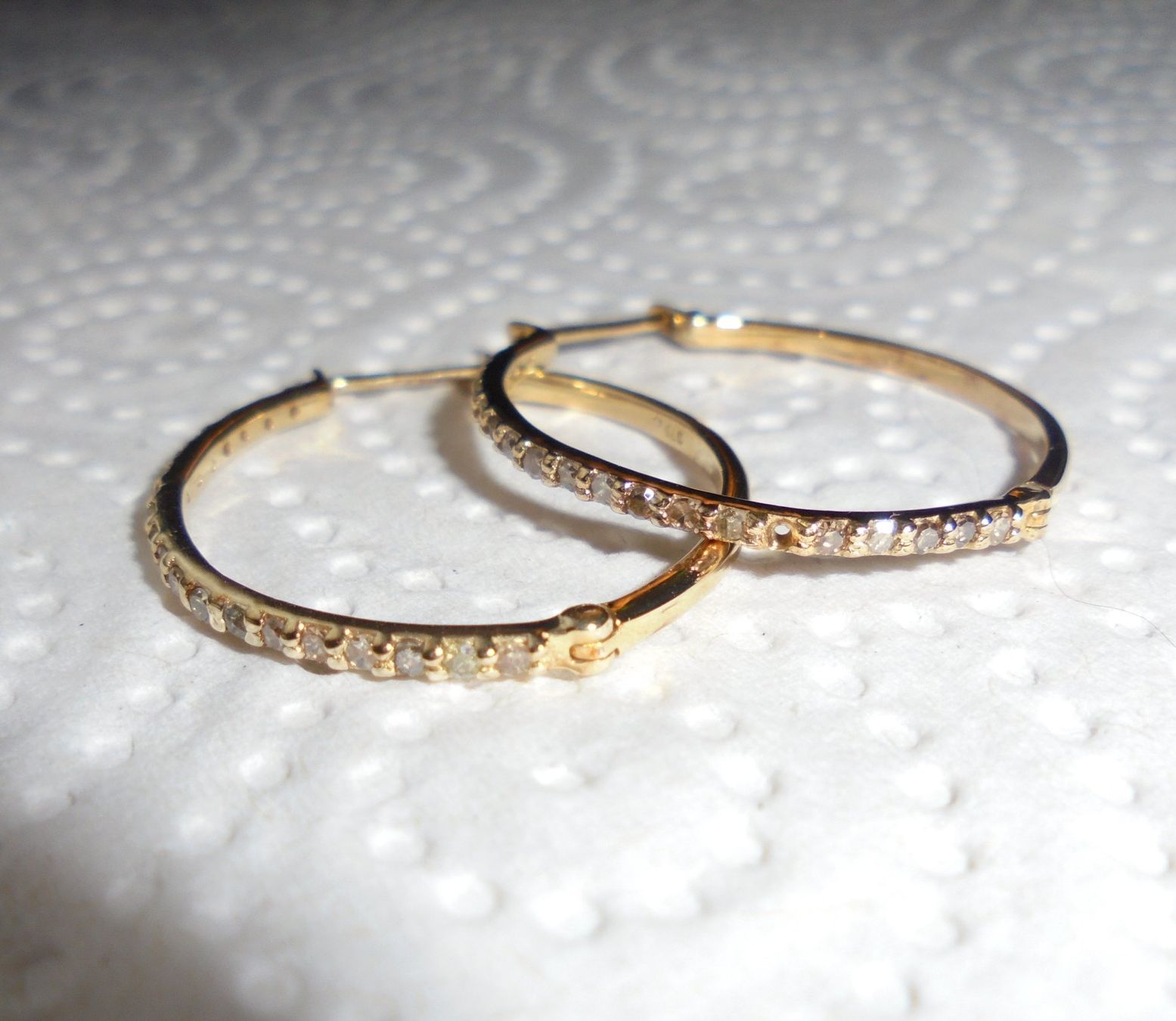 Ohrringe & -stecker: Echtschmuck: Champagner-Diamant-Creolen, 375 Gold – Neu (gemäss Beschreibung) aus Zuchwil von maumauchi 9