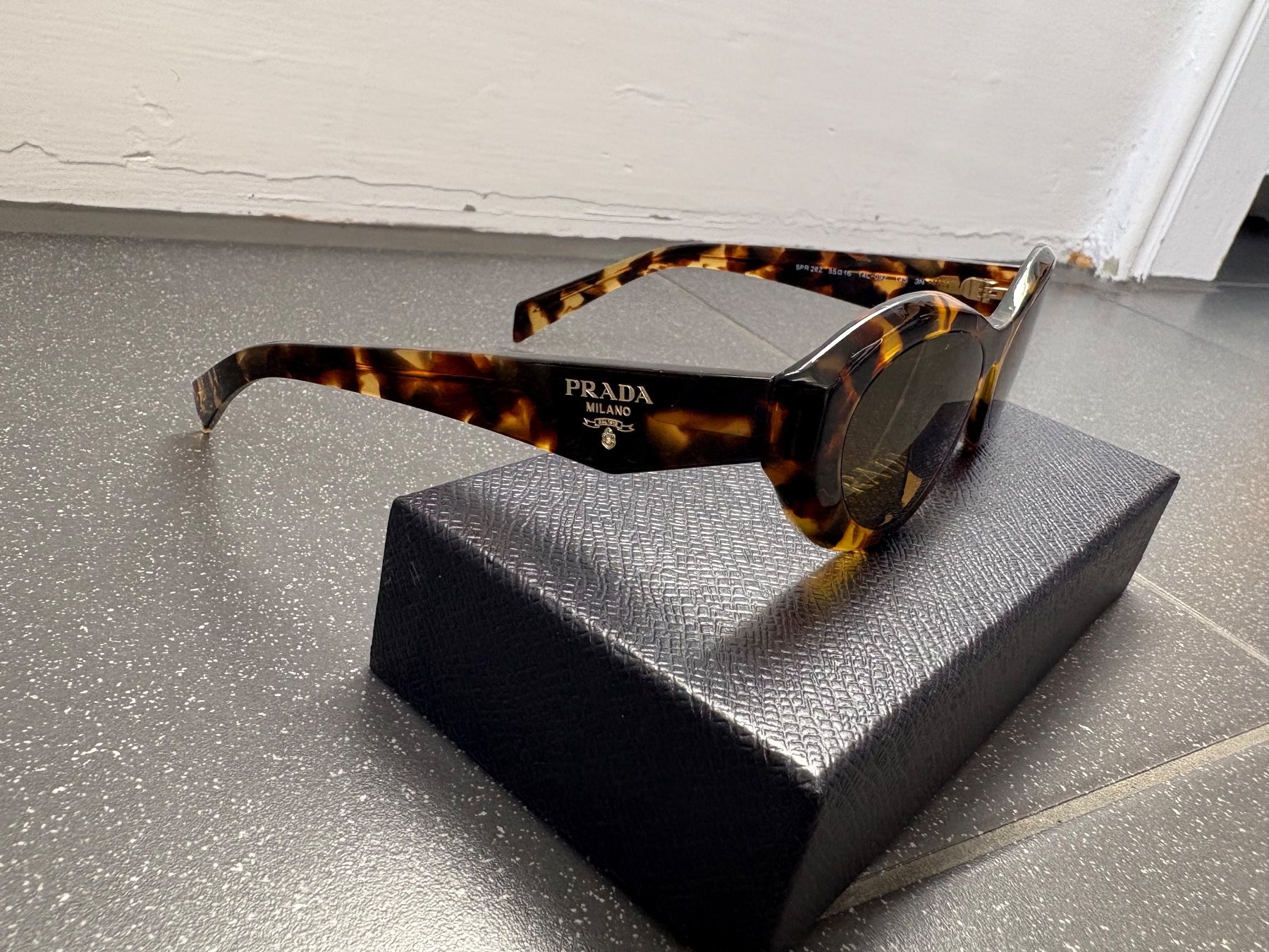 Prada Occhiali & Lenti: Prada Sonnenbrille – Nuovo (secondo la descrizione) da Biel/Bienne venduto da ayyahaga 2
