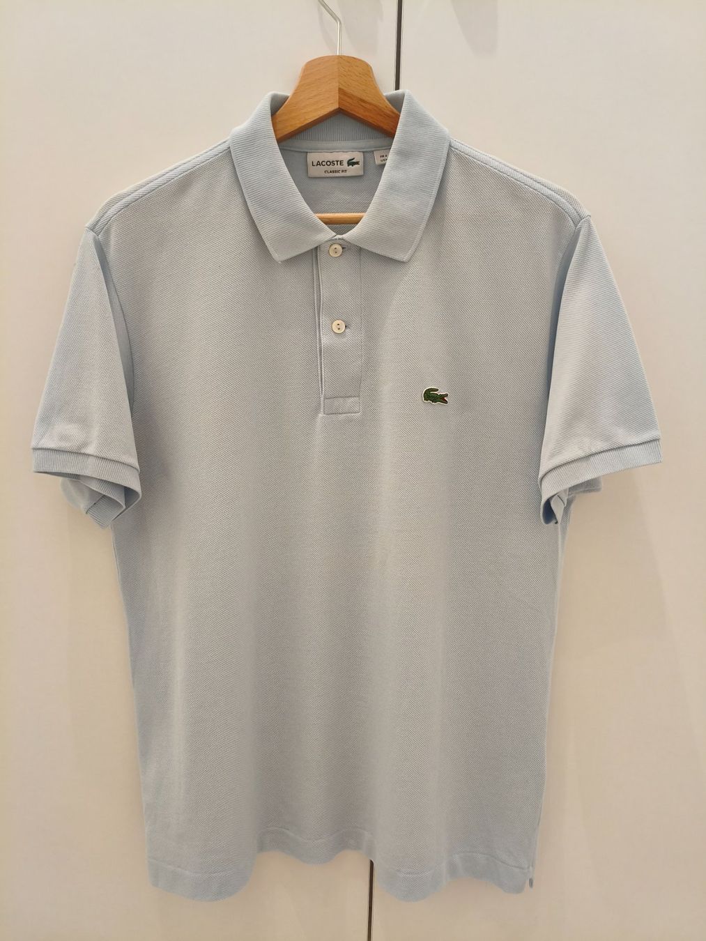 Lacoste Polo-Shirts: Polo Lacoste bleu ciel – Gebraucht aus Dompierre FR von F.Blanco
