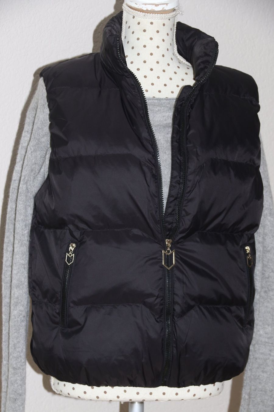 Gilet & Giacche senza maniche: Neue stylische Daunenweste eher Gr.M – Nuovo e nell'imballaggio originale da Oberwil-Lieli venduto da Svetlana28 4