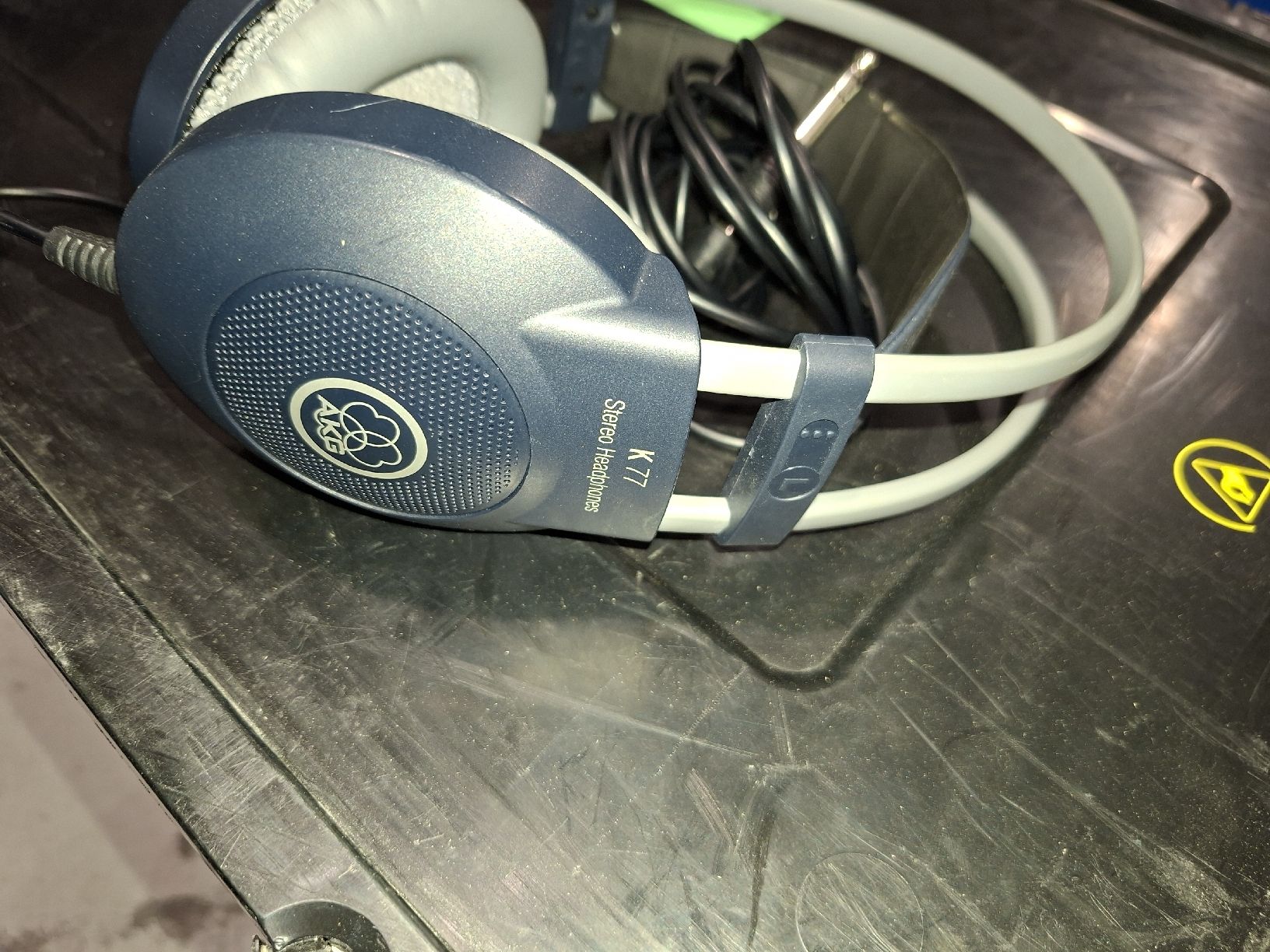Akg Cuffie: AKG K77 Stereo Kopfhörer mit Kabel und Adapter – Usato da Chur venduto da 80808080 1