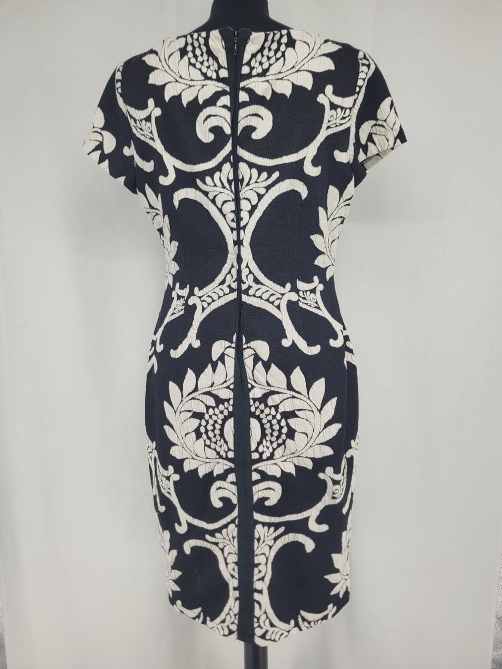 Phase Eight Vestiti: PHASE 8 Robe noir et blanc – Usato da Lausanne venduto da PlusValue_Lausanne 2