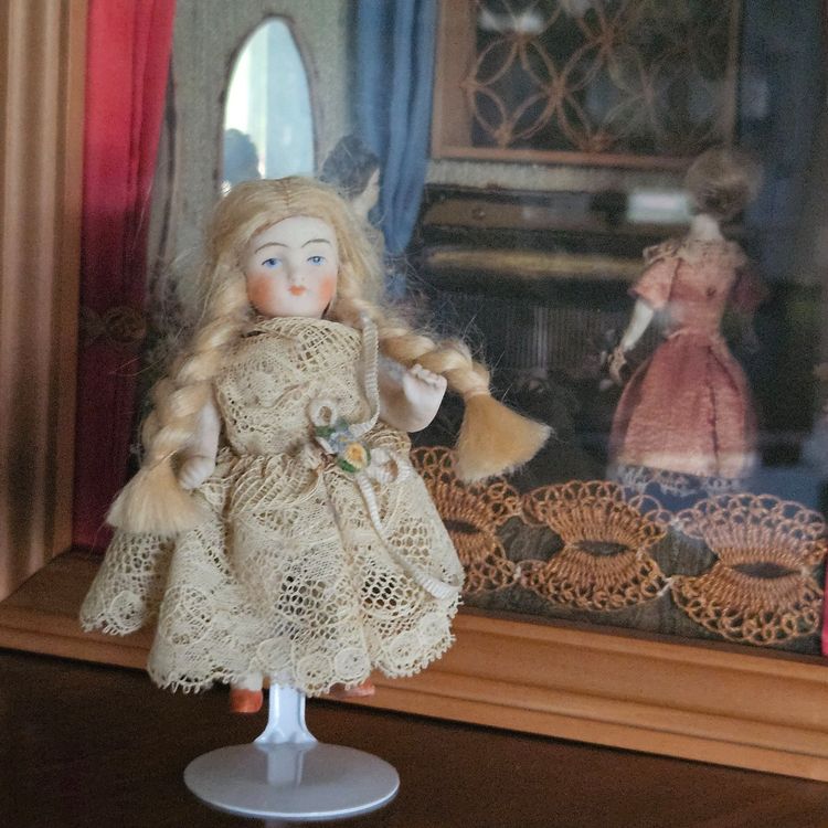 Produktbild von HONMEET Puppenhaus Schminktisch Mit Spiegel Und Stuhl Holz Miniatur