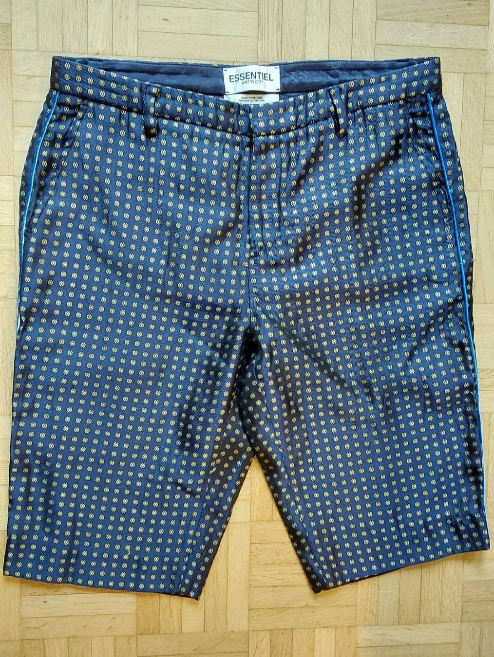 Pantaloni: Bermudas Essentiel Antwerp 38 blau – Usato da Köniz venduto da scopello12
