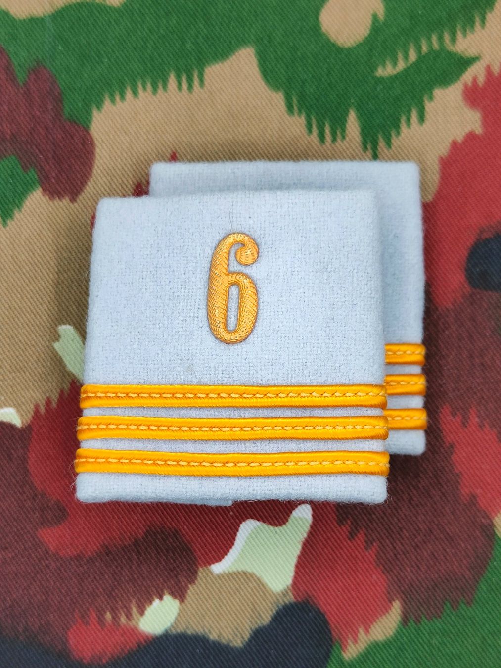 Schweizer Armee Uniformen: Schulterpatten Ord. 1949 Hauptmann Set Bat 6 – Gebraucht aus Bauma von SwissMilitaria