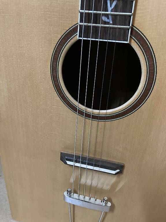 Strumenti musicali: Chitarra cassa di vino – Usato da Minusio venduto da Bolix 4