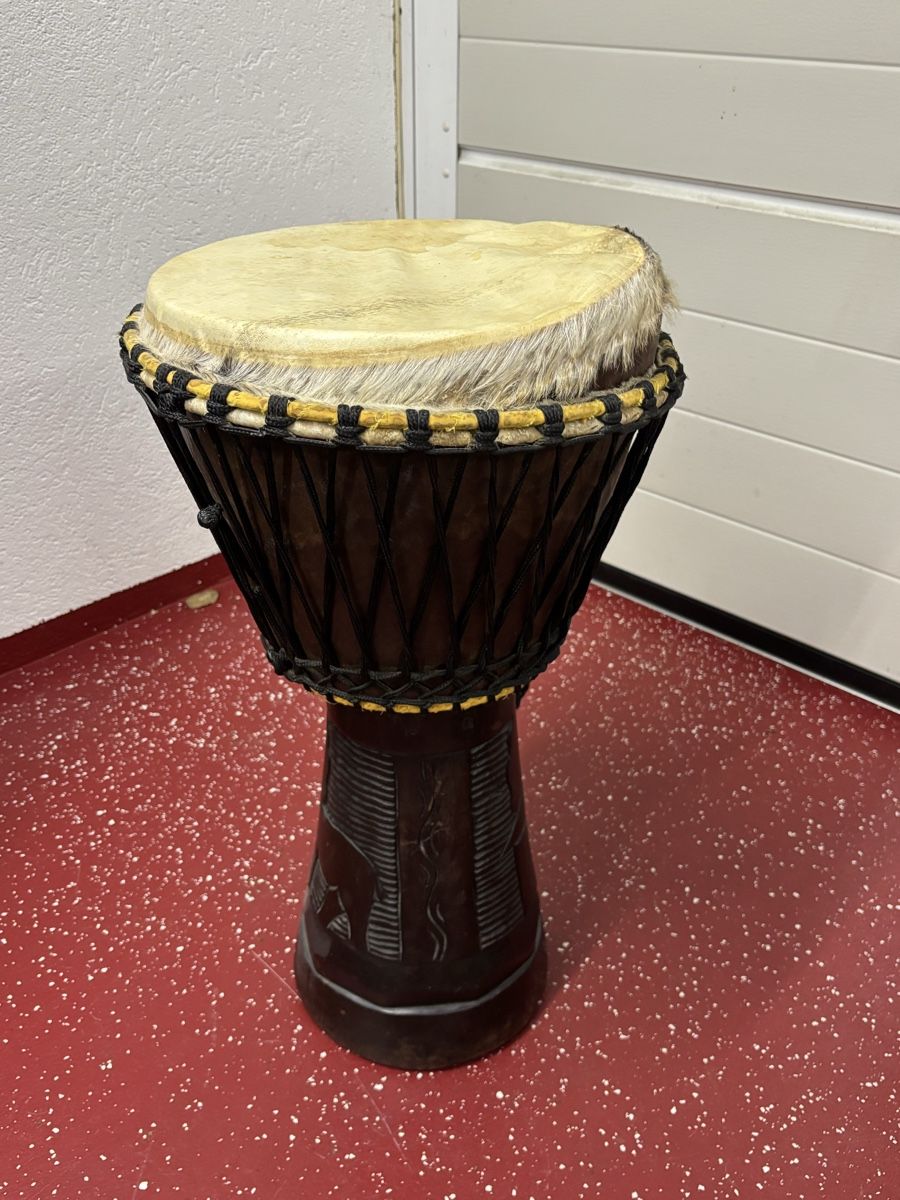 Strumenti musicali: Afrikanische Djembe Trommel – Usato da Winterthur venduto da Lombri