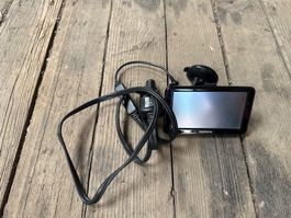 Navigatore GPS Garmin con cavo auto usato