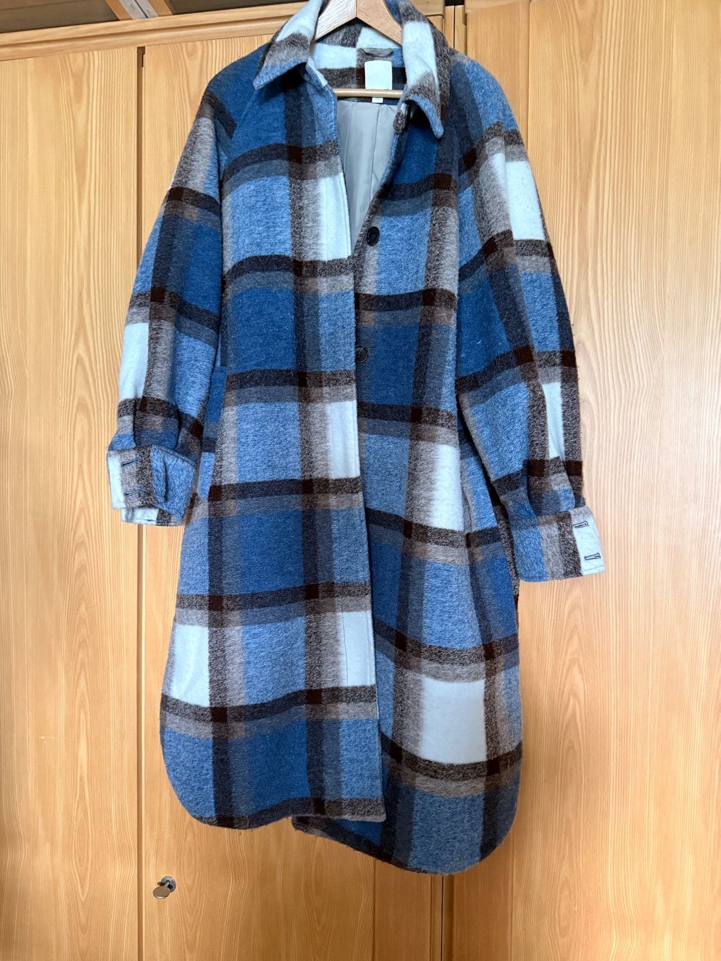 H&M Cappotti: Oversize Mantel – Usato da Mastrils venduto da Laura8sevilla