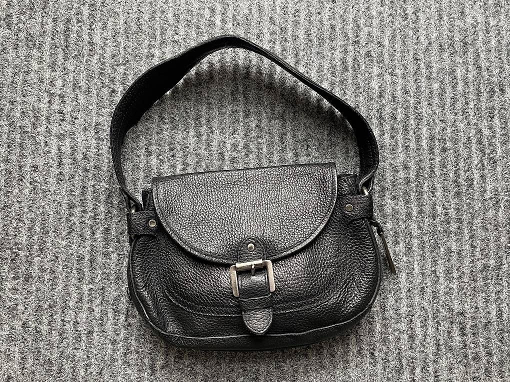 Borse da donna: Lederhandtasche von Mango - schwarz – Usato da Thörishaus venduto da ama_9dbt