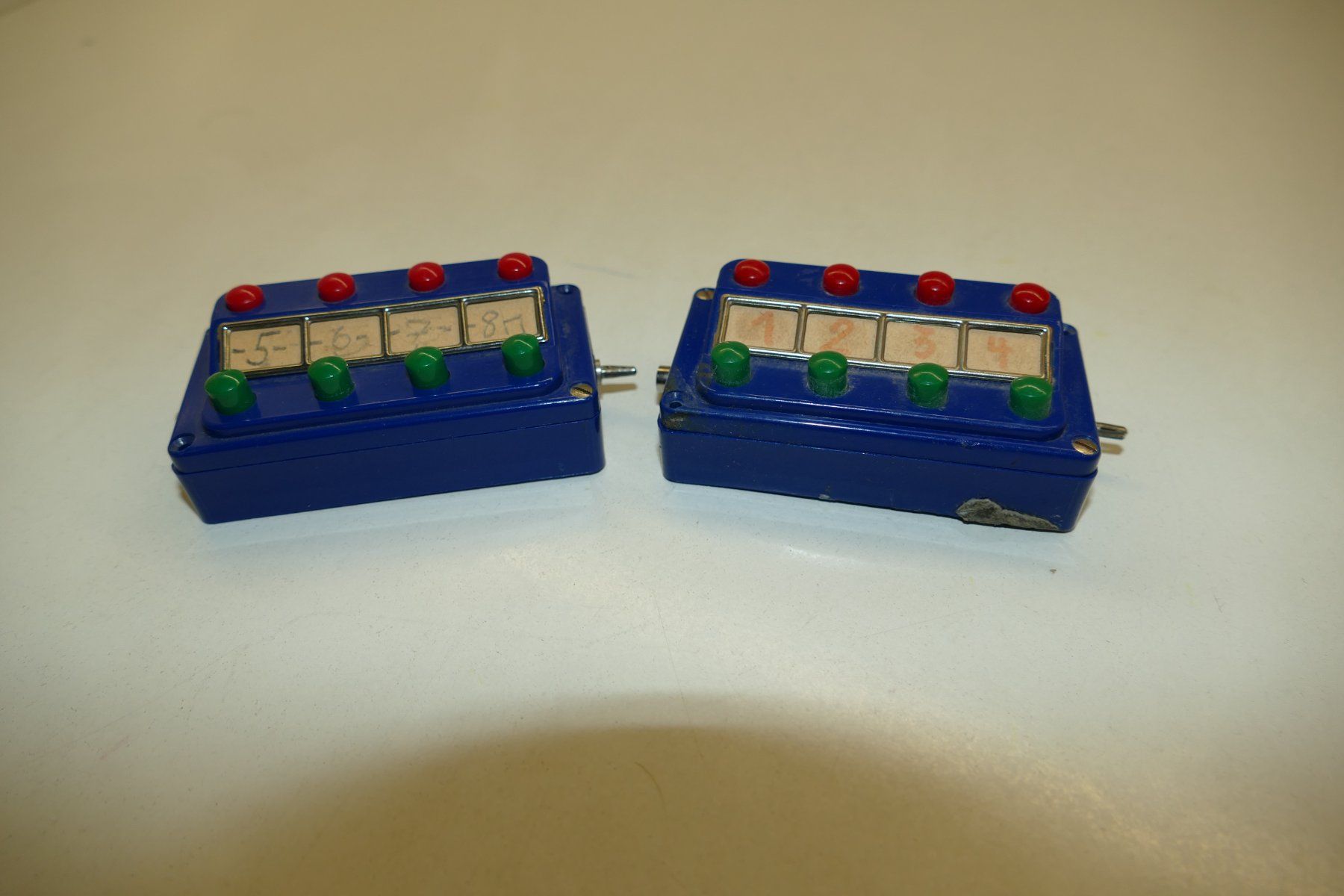 Märklin Modellini di ferrovie: Märklin H0: 2xStellpult Einheit 2 – Usato da Niederhasli venduto da rail-duerst