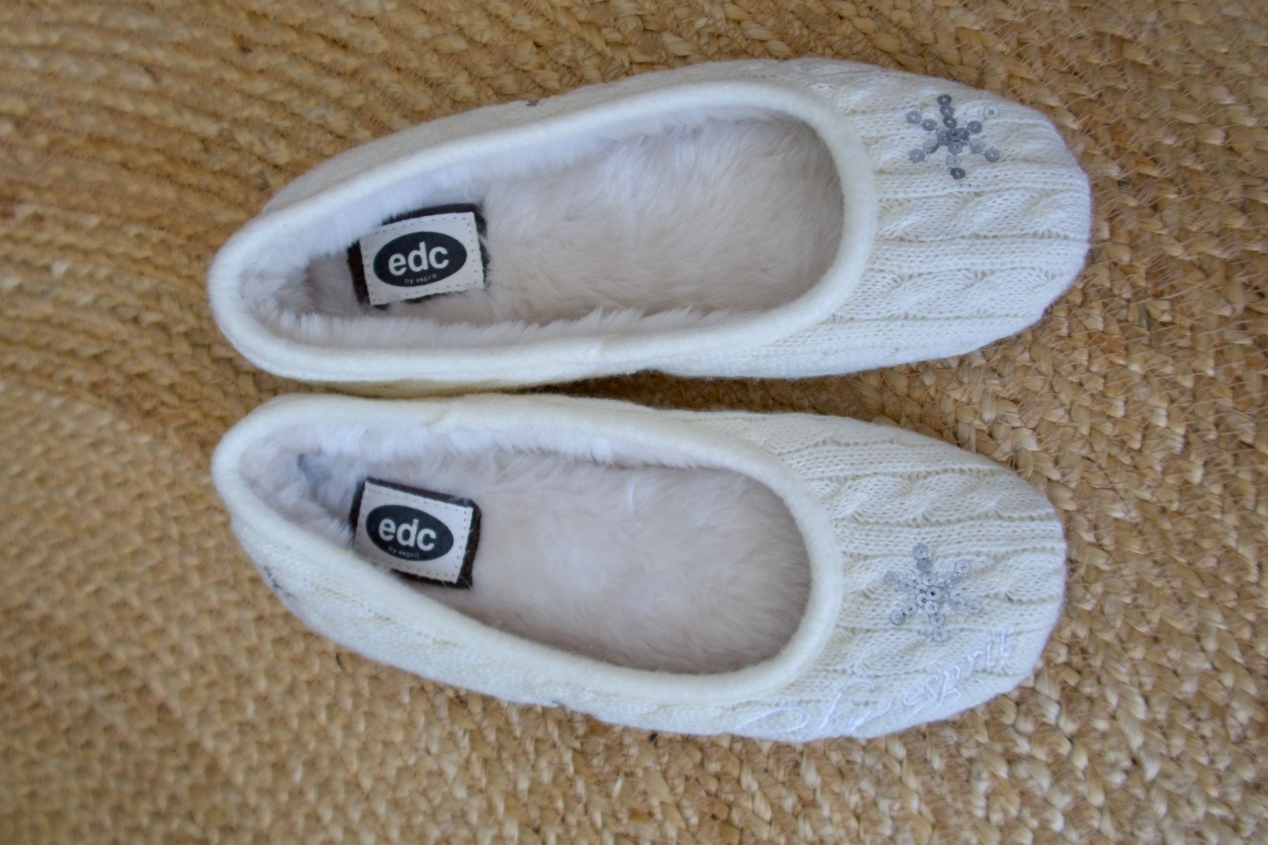 Esprit Scarpe da donna: ESPRIT edc - Pantoufles chaudes, T 38 - NEU – Nuovo (secondo la descrizione) da Lausanne venduto da Etoile96 5