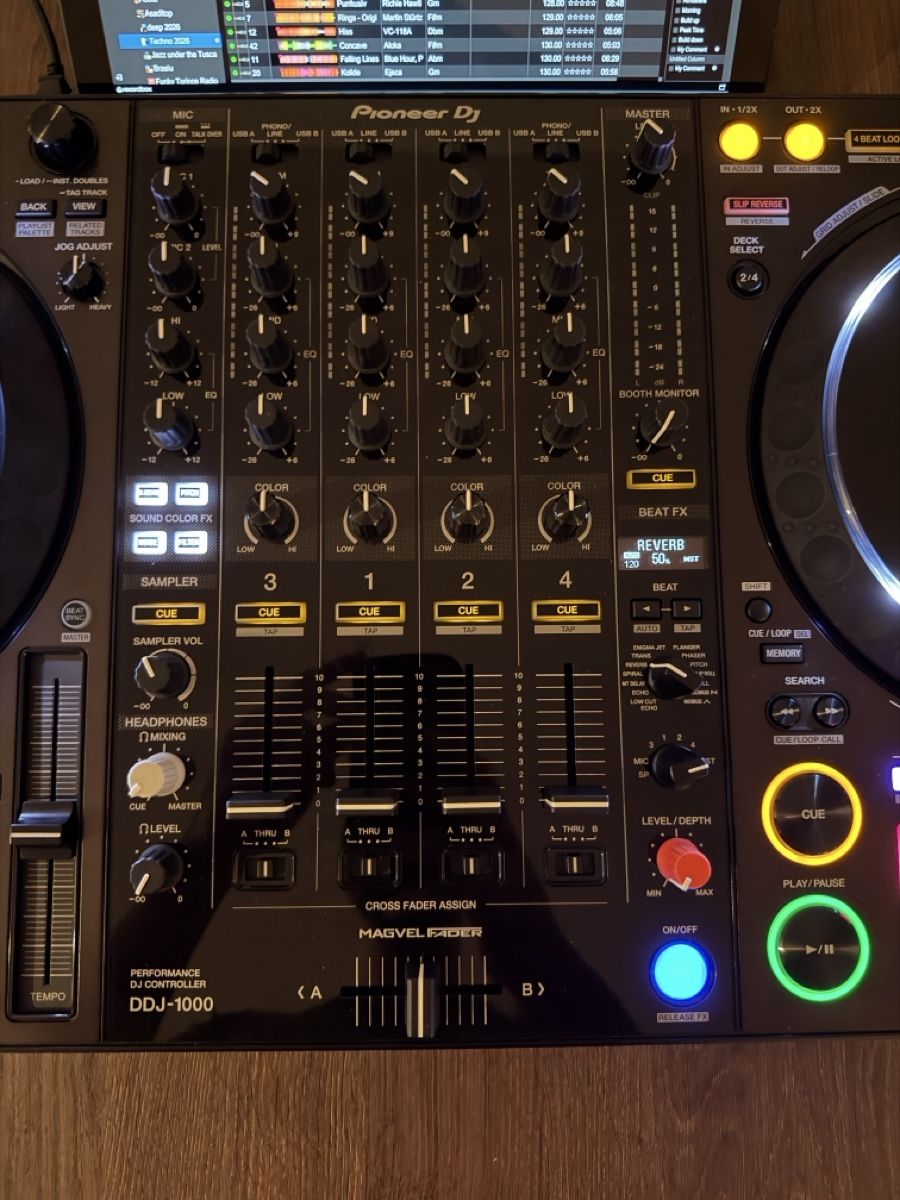 Pioneer Console di mixaggio: Pioneer DDJ-1000  DJ controller + DeckSaver – Nuovo (secondo la descrizione) da Zürich venduto da Rocola26 5