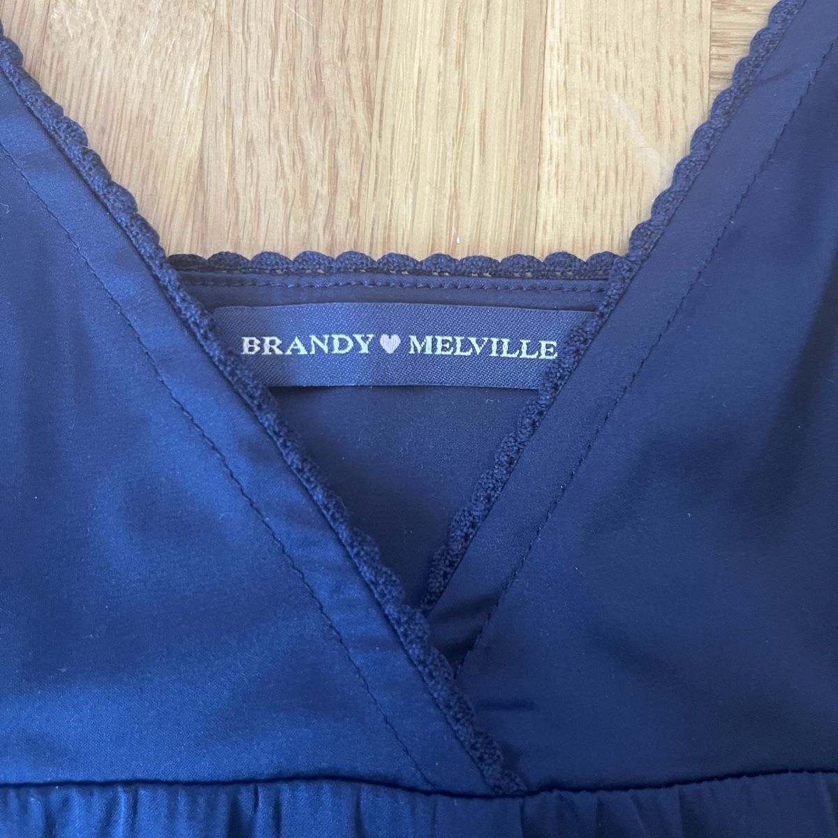 Brandy Melville Top: Haut Brandy Melville bleu marine taille unique – Usato da Vevey venduto da jul_xh6s 1