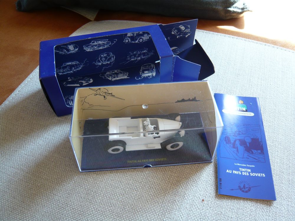 SPLENDIDE VOITURE NEUVE TINTIN 1/24° EN BOITE