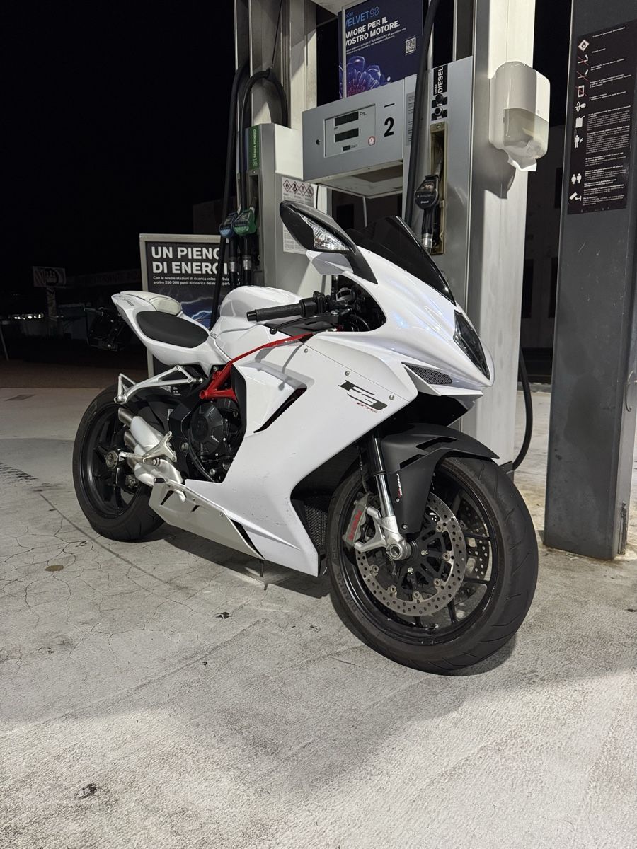 MV Agusta Route: MV Agusta F3 675 35KW – D'occasion à Gordola par AleixSuesli 1