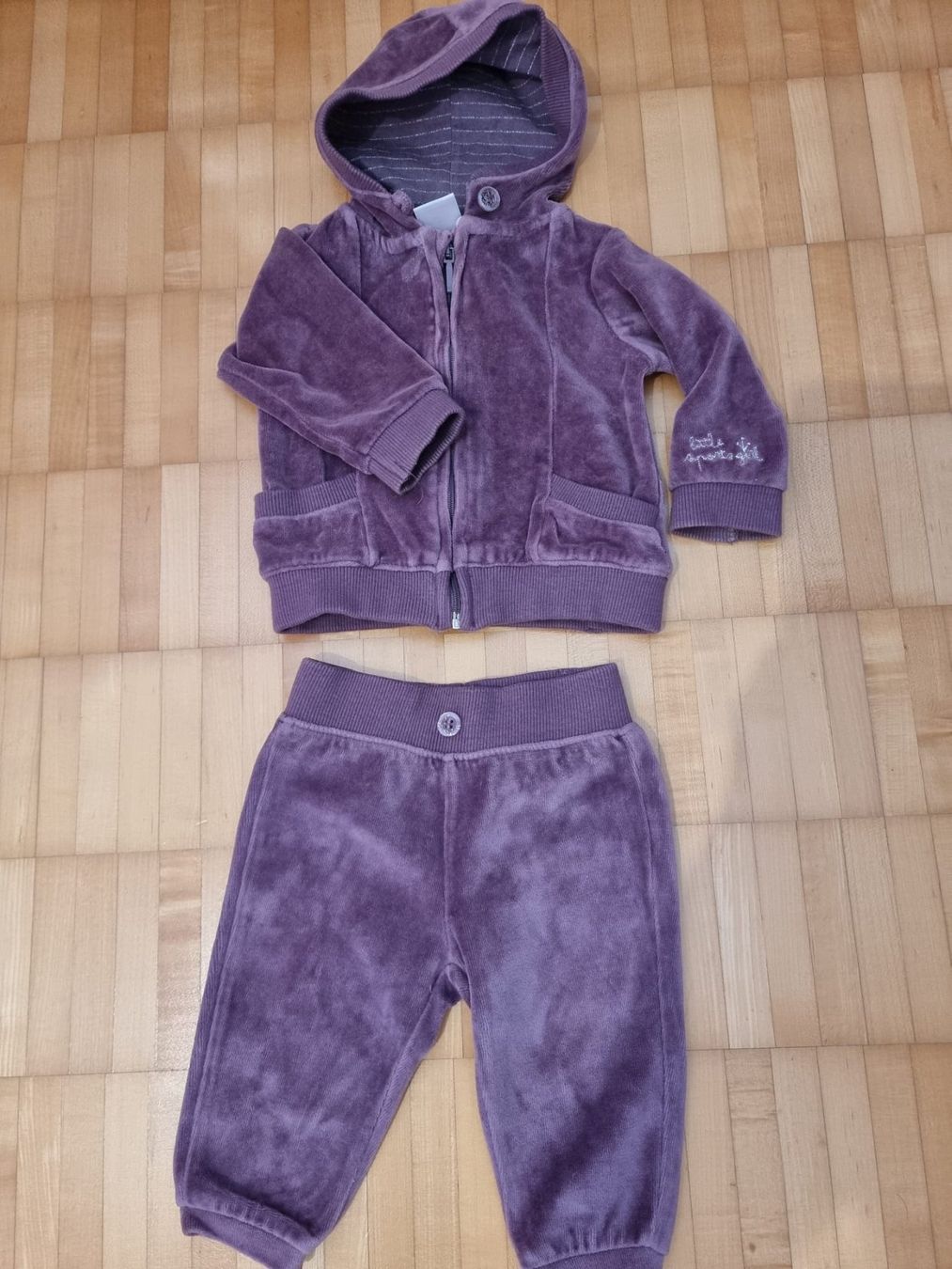 Pyjamas & Ähnliches: Baby Trainingsanzug von Zara – Gebraucht aus Oftringen von Tunertune