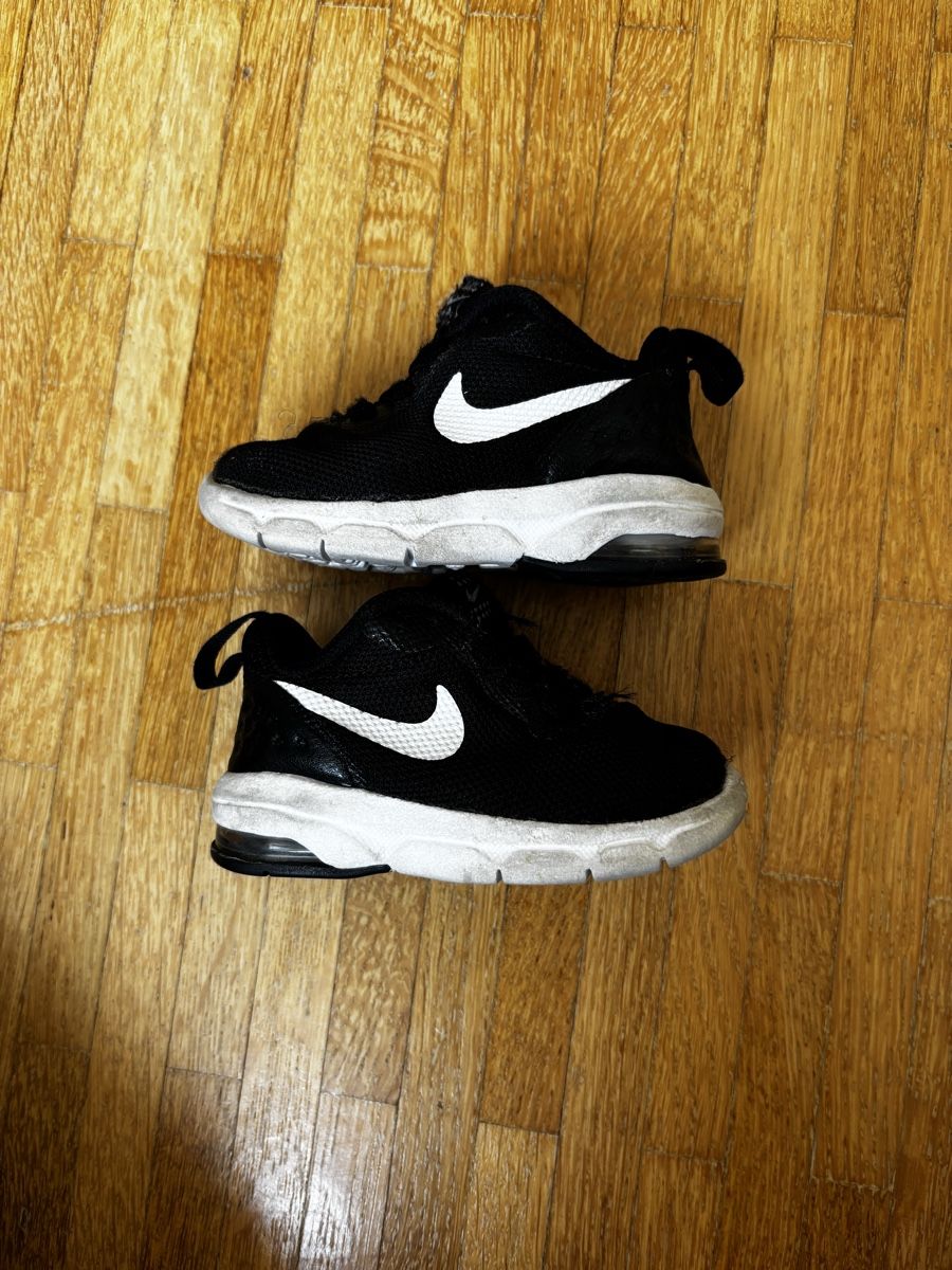 Nike Scarpe per ragazzi: Lot de Chaussures enfant Nike – Usato da La Chaux-de-Fonds venduto da Elora237 7