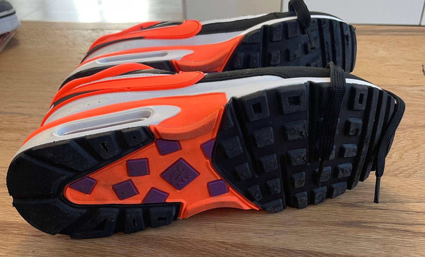 Schuhe für Jungen: Nike Air, schwarz/orange Grösse 40 – Gebraucht aus Rumlikon von locos2 3