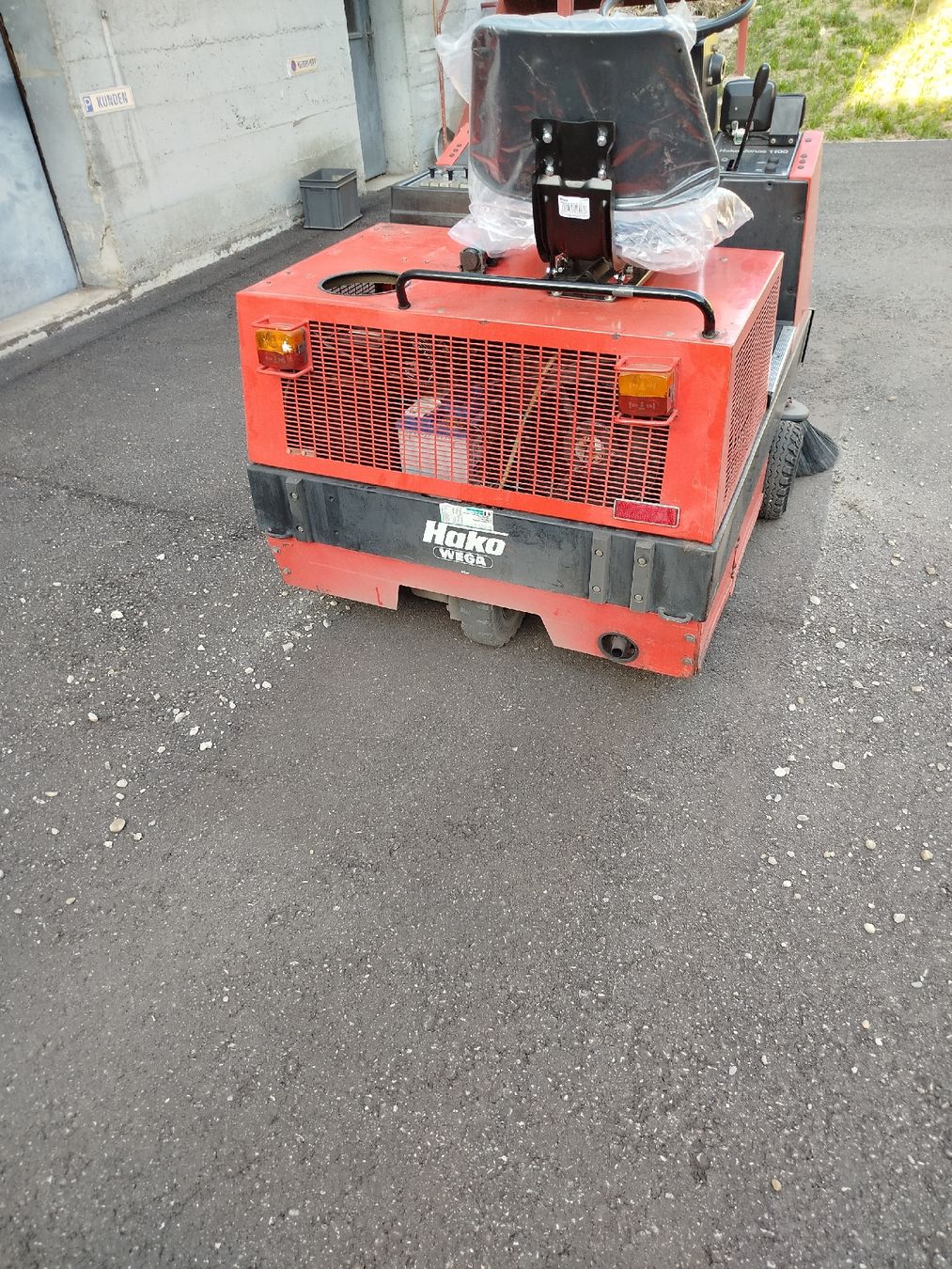 Hako Tutte le macchine: Wischmaschine Hako Jonas 1100 – Usato da Weier im Emmental venduto da Teedu 5