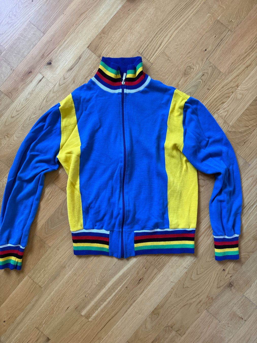 Vestes: Trainerjacke Retro, M – D'occasion à Wichtrach par cimora