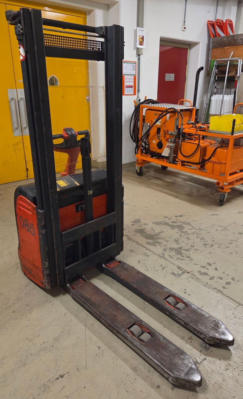 Linde Carrelli elevatori e a forche: Deichselstapler Linde L12 Ladegerät verbaut – Usato da Sissach venduto da ein_xz27