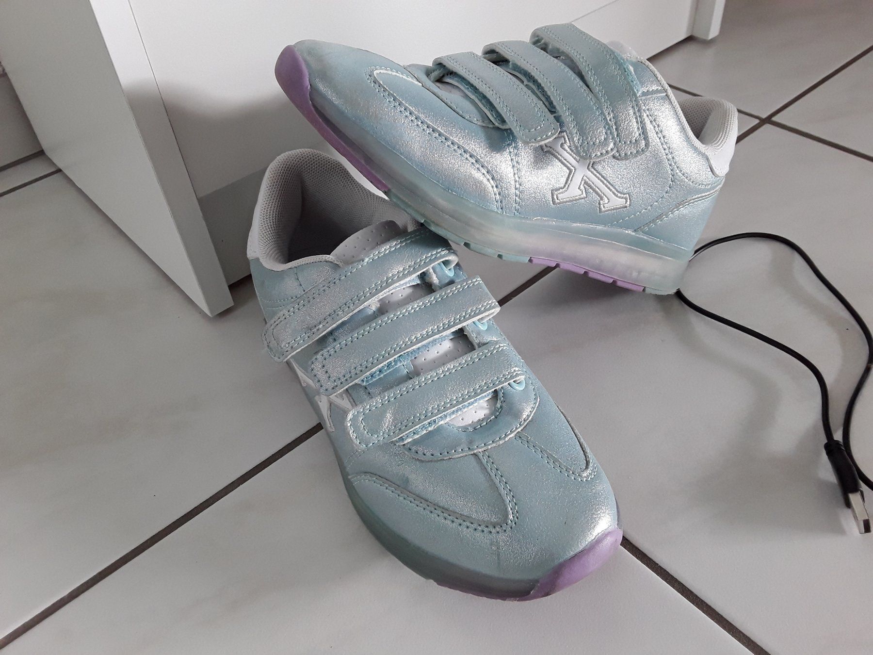 Scarpe per ragazzi: VENICE Schuhe Grösse 35 mit Leuchteffekt – Usato da Heimberg venduto da Samprof 3