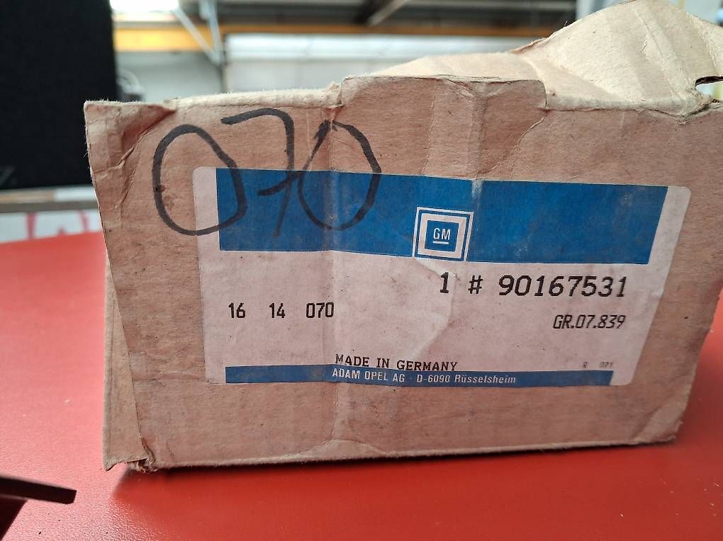 Tutti pezzi di ricambio auto: Opel Stossstangenhalter 16 14 070 – Usato da Huttwil venduto da kadett_78 1
