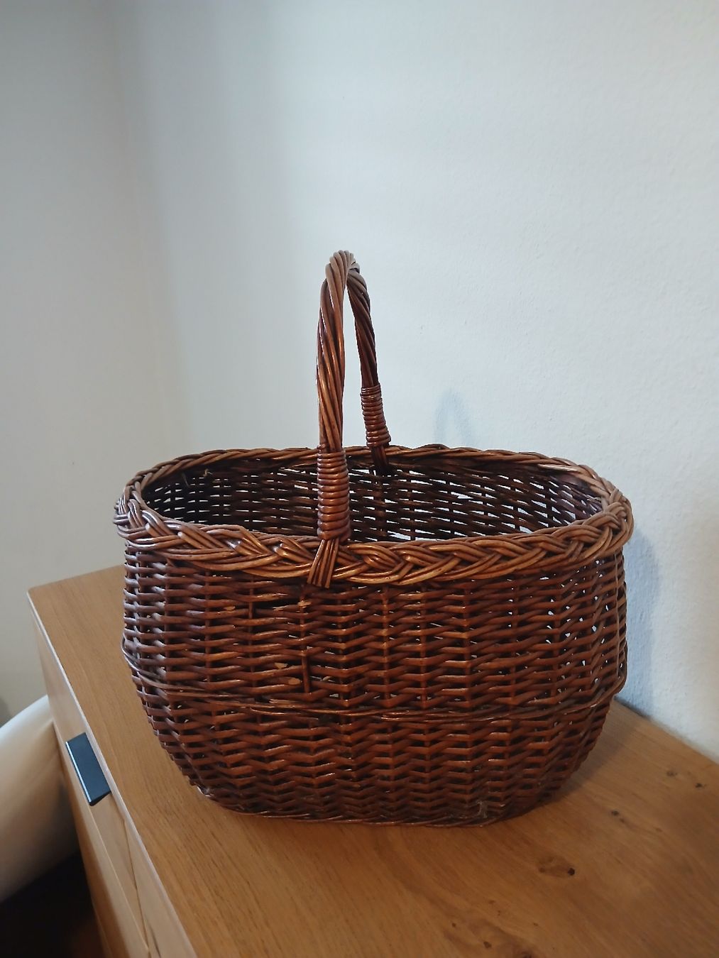 Altro per la casa: Wicker basket with handle brown oval good condition – Usato da Effretikon venduto da ann_mg5q