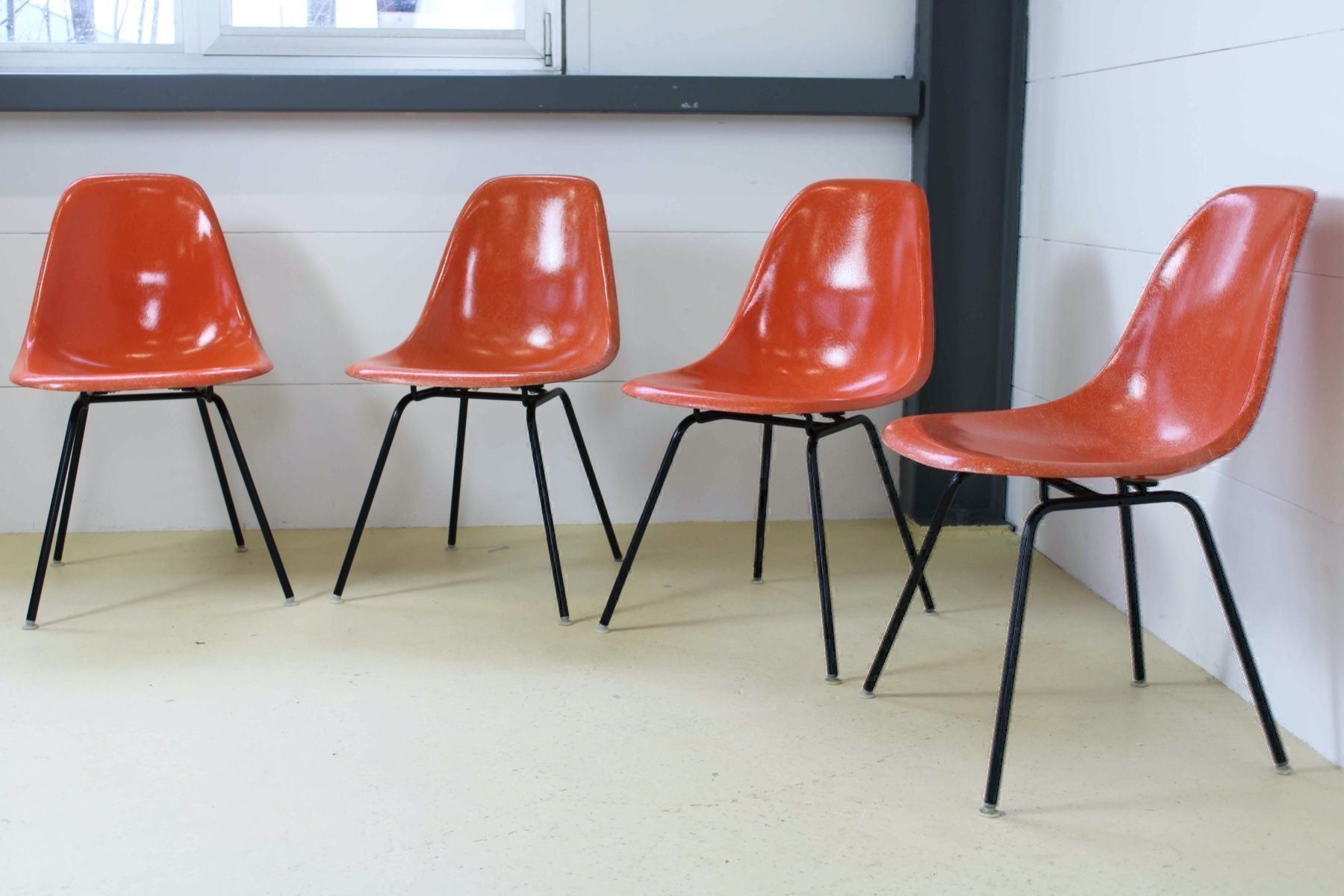 Stühle: Orange Eames Fiberglas Stühle, H. Miller – Gebraucht aus Meinisberg von atelier_TILIJA 5