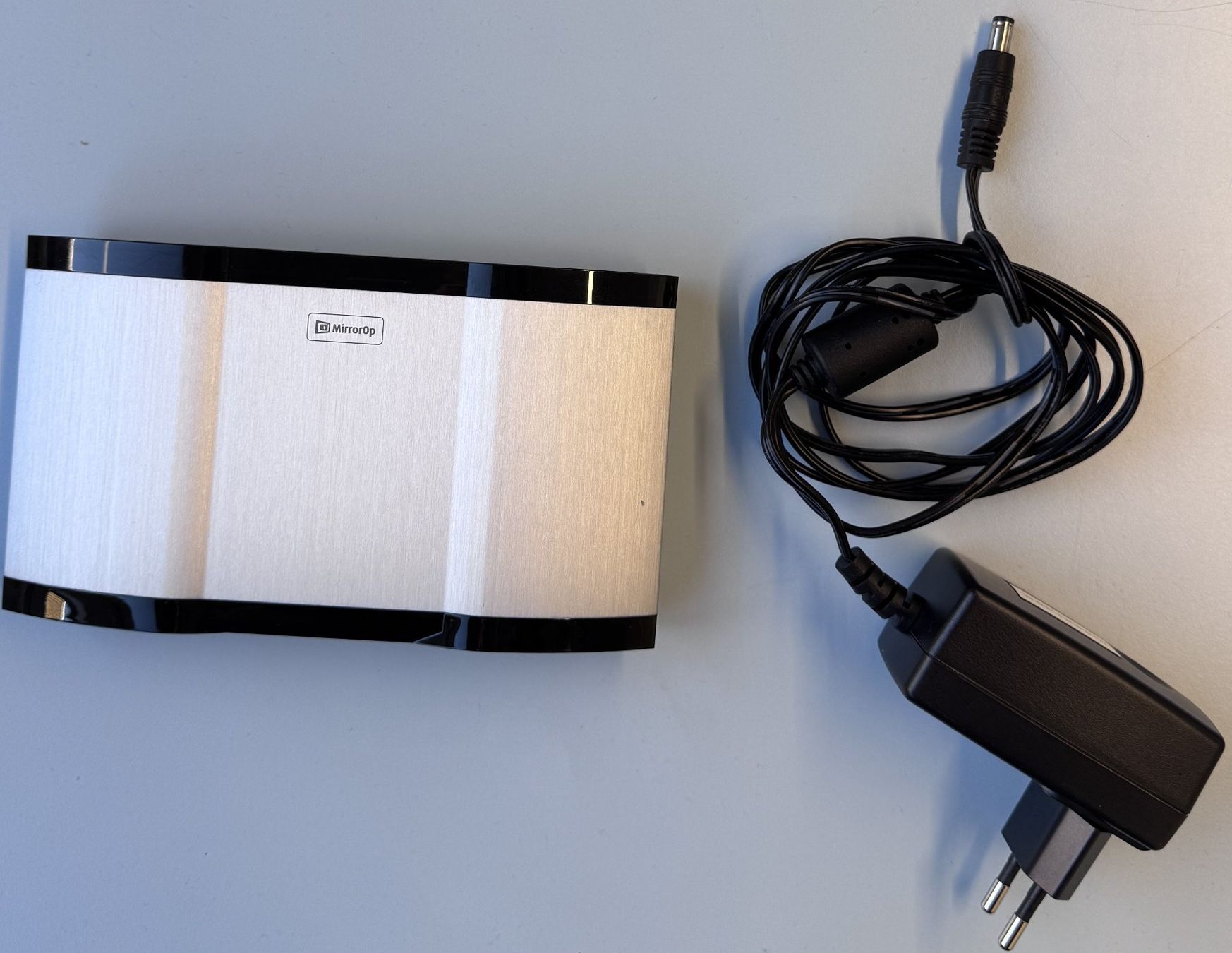 Proiettori: WePresent MirrorOp Wireless Presentation Gateway WiPG-1600 – Usato da Kriens venduto da ICT-BZ 2