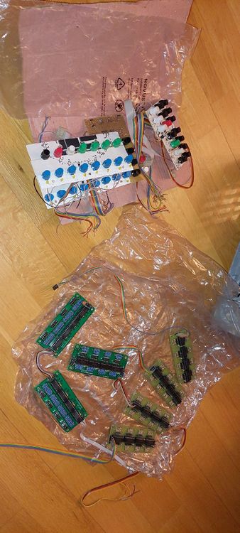 Strumenti musicali: Sequenceur Midi Box V2 complet sauf boîtier,  à réviser. – Difettoso da Courtepin venduto da Organikal