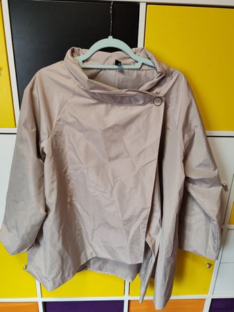 Leichte Sommerjacke von Sinne, Grösse L, Beige.