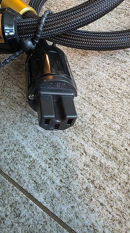 Cavi: Netzkabel High End Abschirmung 2.5 10A – Usato da Uznach venduto da Brandaoleao 2