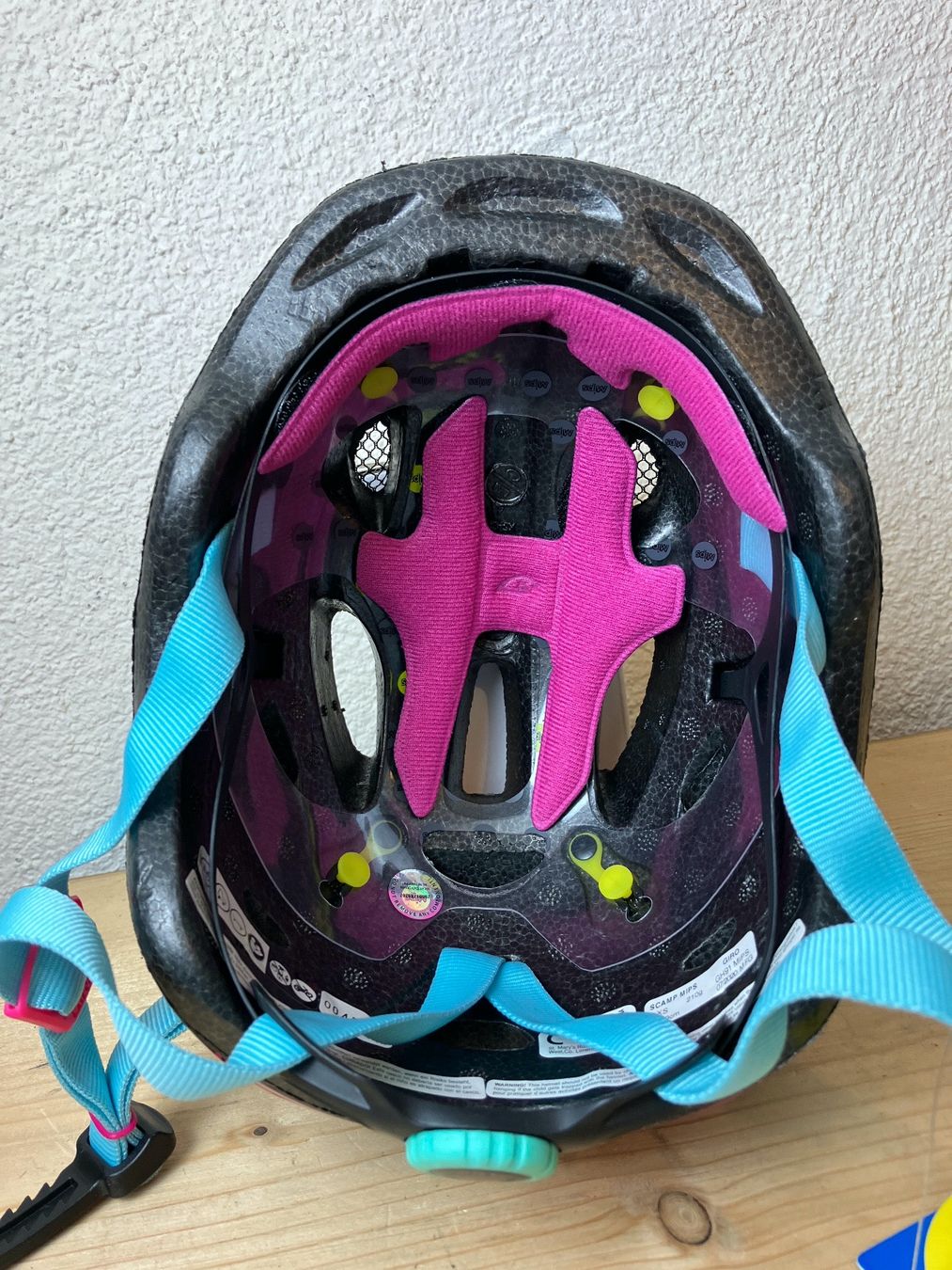 Giro Helme: Kinderhelm Giro Scamp MIPS Grösse XS / 45 - 49cm – Neu und originalverpackt aus Fislisbach von Promo 5