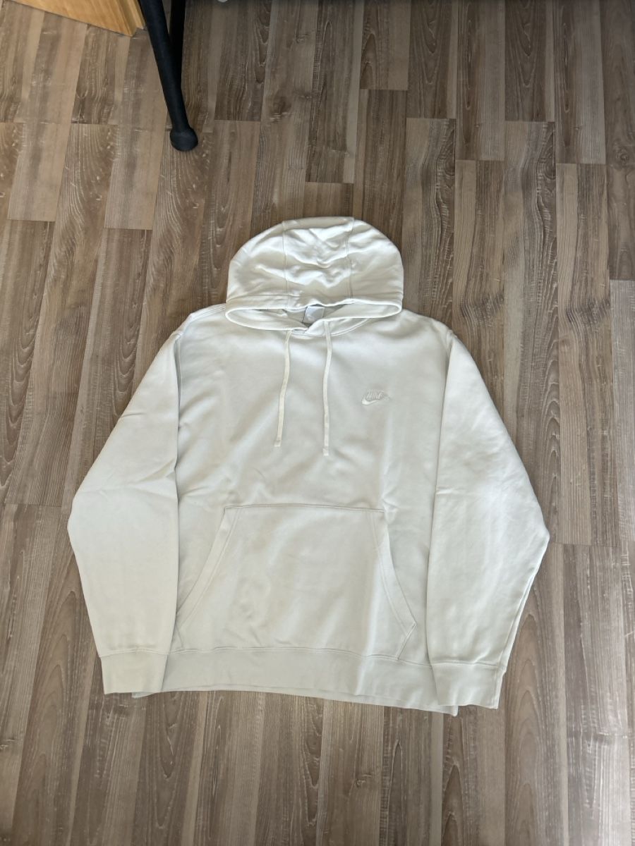 Nike Pullover & Sweatshirts: Nike Pullover Weiss – Gebraucht aus Pratteln von Winpet
