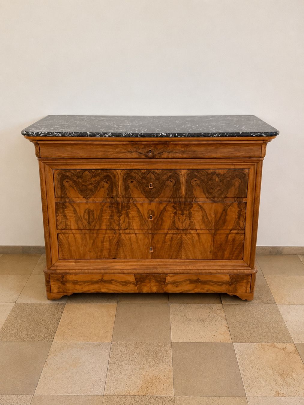 Commodes: Wunderschöne Kommode Nussbaum Marmorplatte – D'occasion à Reinach BL par Psilveli