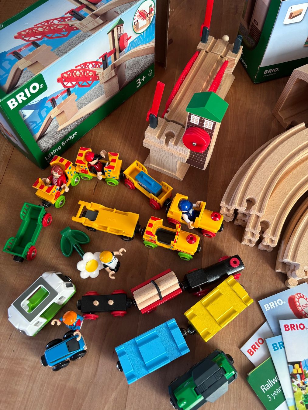Brio Giocattoli: Brio Holz Eisenbahn grosses Set – Usato da Seftigen venduto da Muggelwomb 1