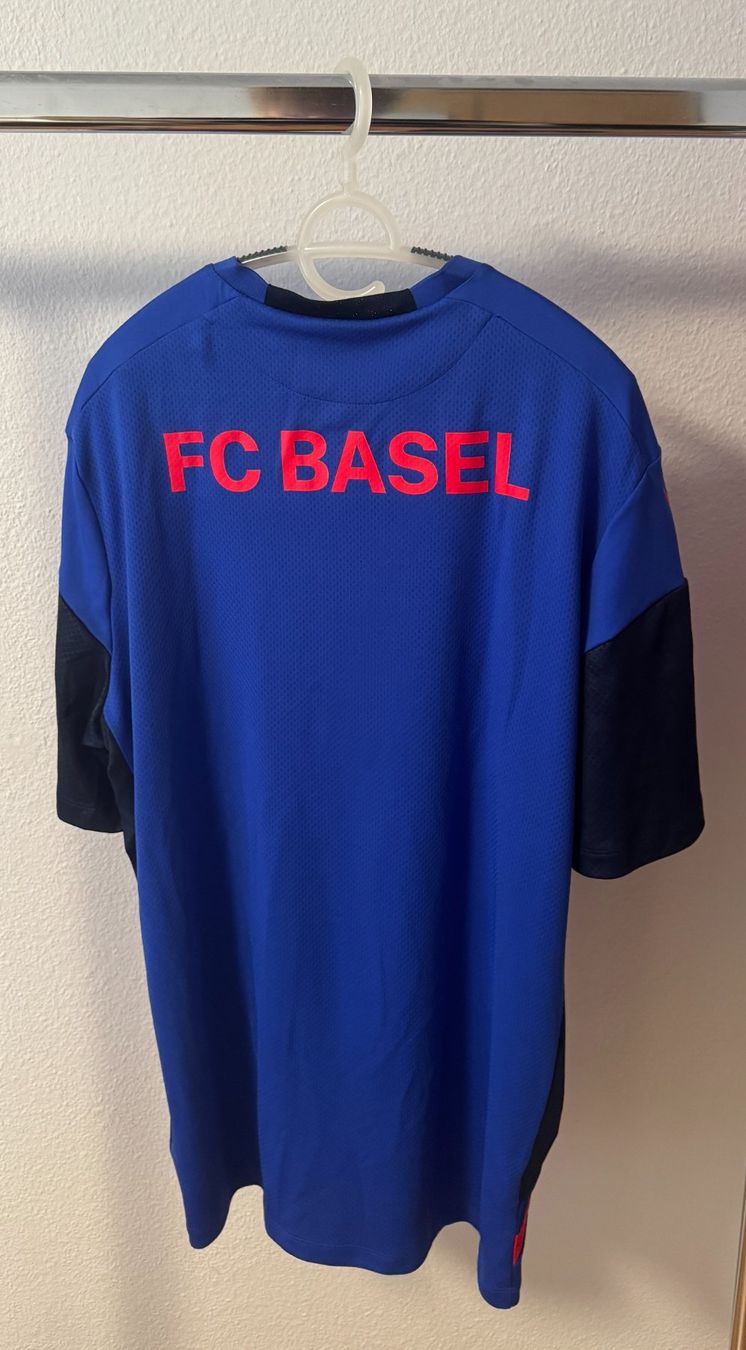 Leibchen & Hosen: FC Basel Original Trainingstrikot Macron 4XL – Gebraucht aus Birsfelden von Vossi2 1