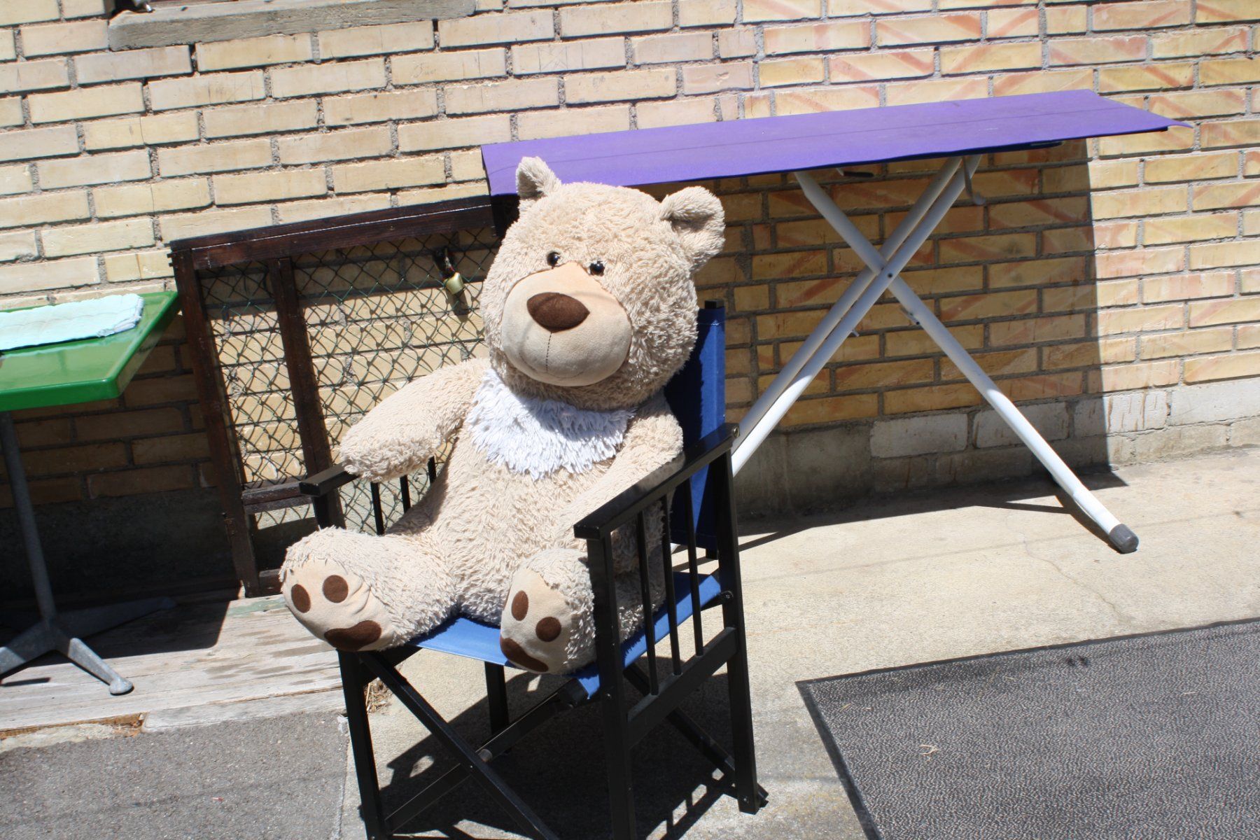 Spielzeuge: GROSSER TEDDYBÄR PLÜSCHBÄR – Gebraucht aus Wauwil von Pneuedy 3