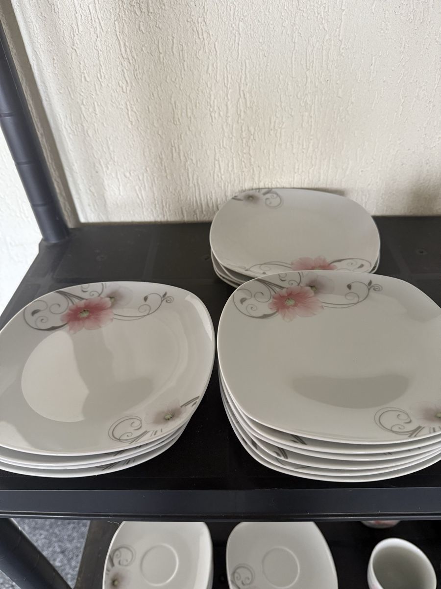 Geschirrsets: Kaffeeservice 15-teilig mit Blumenmuster quadratisch – Gebraucht aus Graltshausen von Steppinchen 1